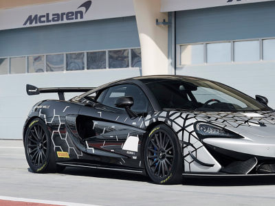 Novo McLaren 620R estabelece o ritmo como versão legalizada para as ruas do McLaren GT4 de corrida