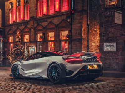 McLaren Eindhoven wenst u prettige kerstdagen en een voorspoedig 2023!