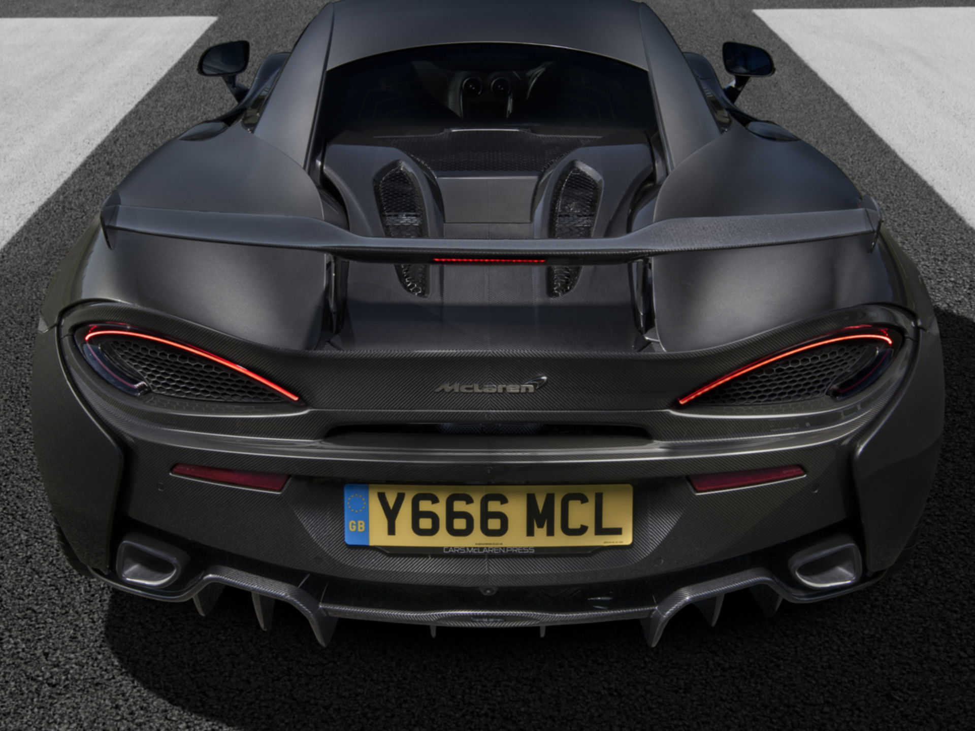 McLaren GT MSO High Downforce: Forged Carbon Fiber Rear Wing