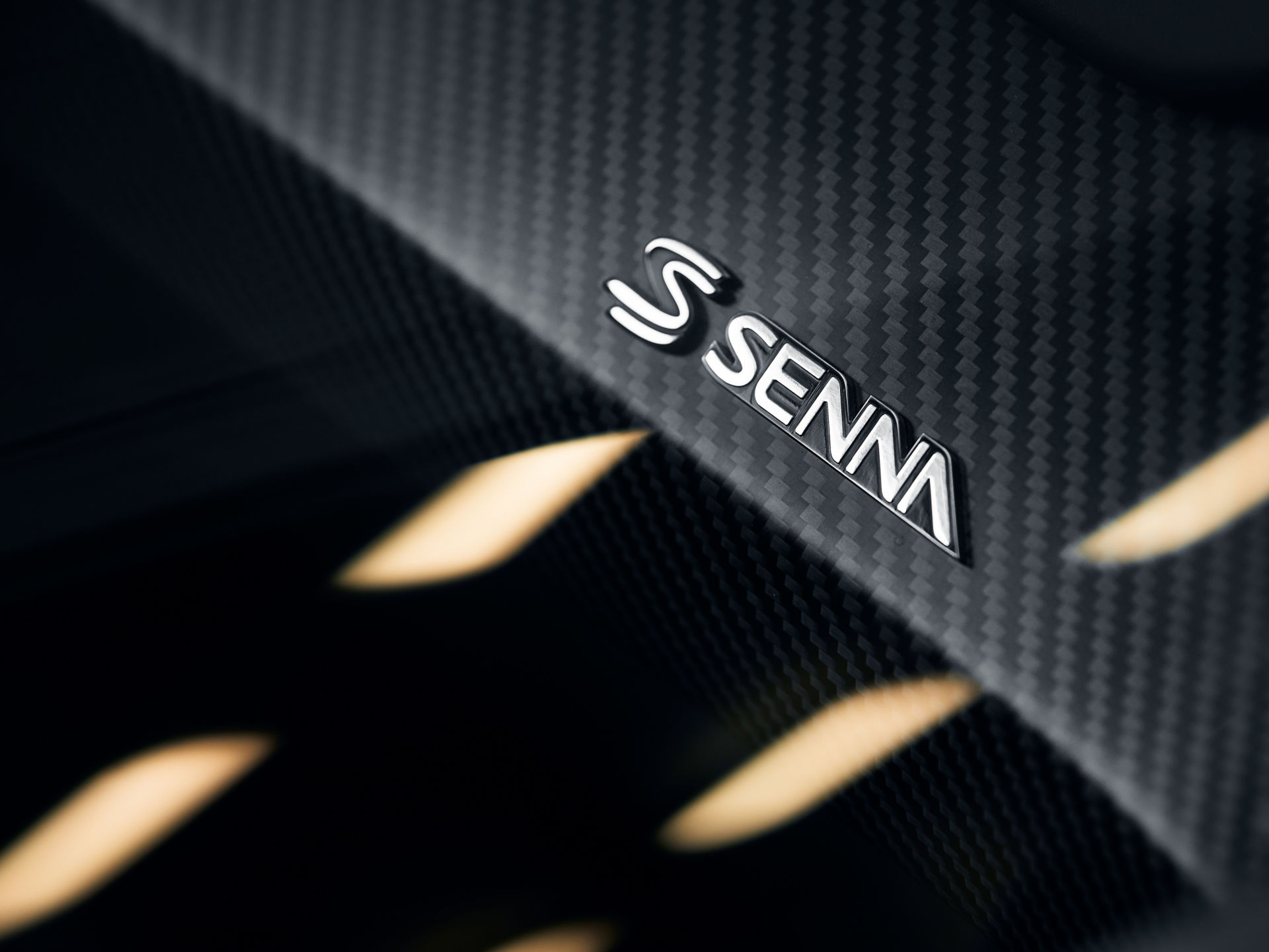 Blue McLaren Senna Tail - Specification