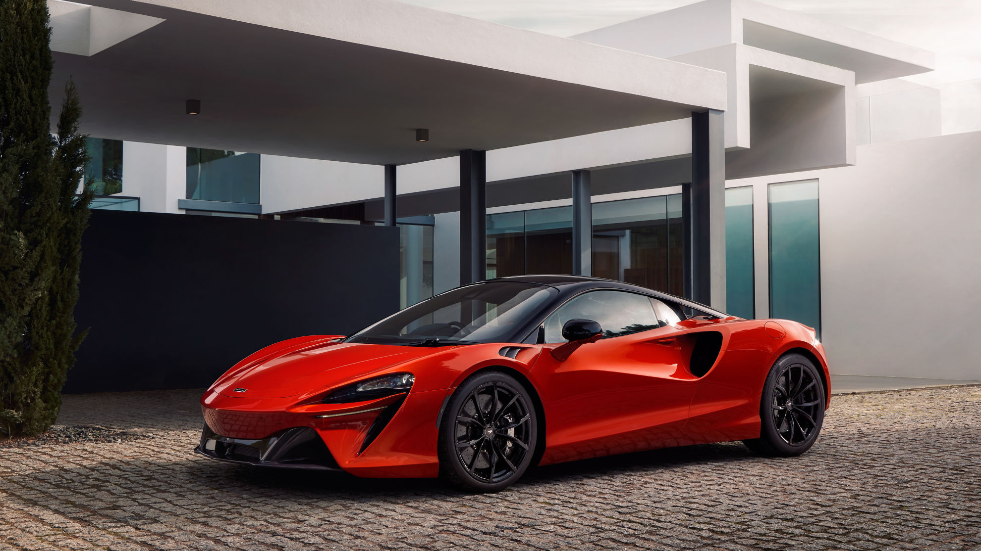 New McLaren Artura - High Performance Hybrid