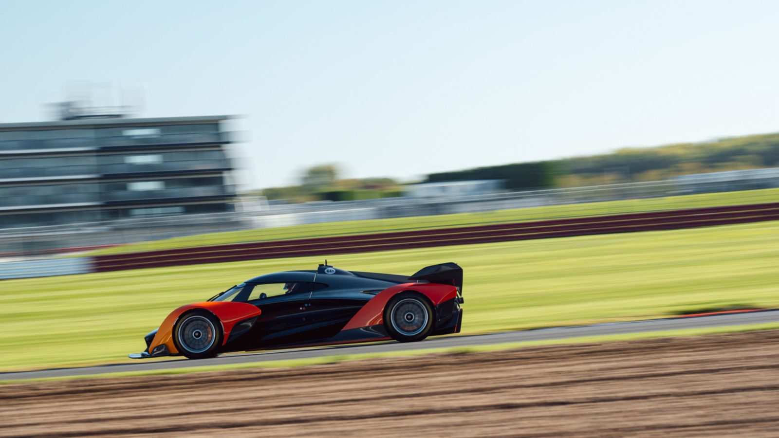 McLaren guest onlooking the McLaren 750s.